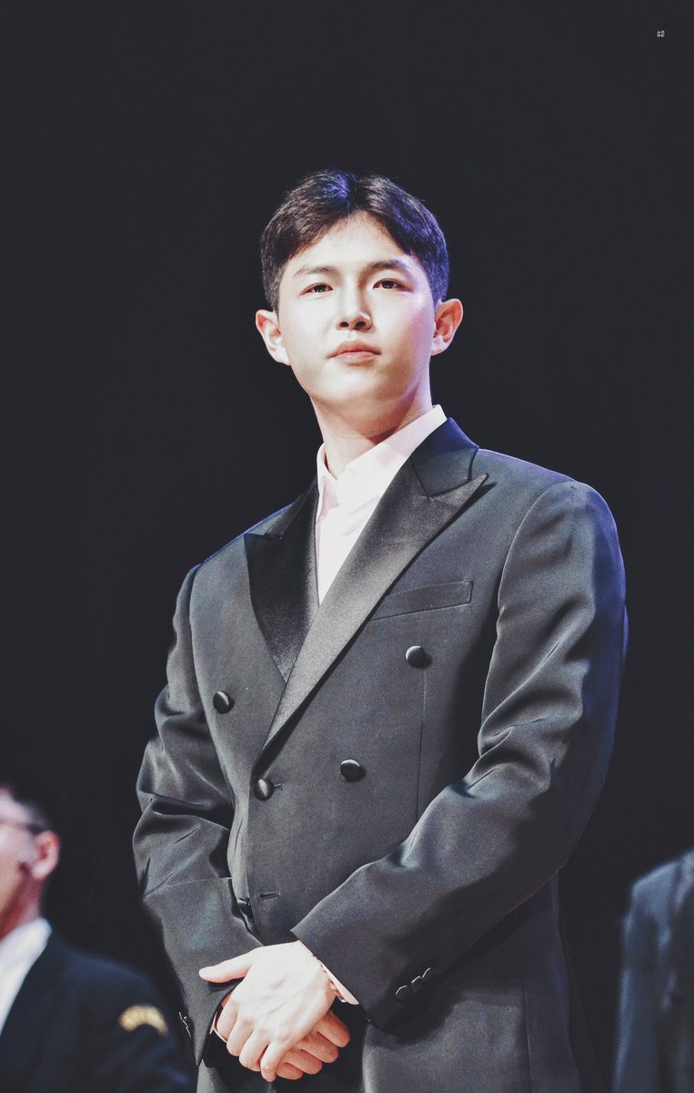 서울의 달 tweet media