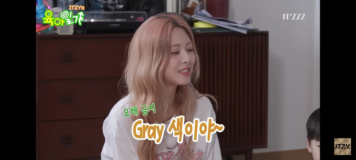 ki_mi_no_0212's tweet image. 이번화 있ㅋㅋㅋ도 있망진창인ㅋㅋㅋㅋㅋ
신자매는 한결같이 서로 물어뜯고
지수는 생각보다 애기들 너무 잘 돌보는 
거기에다 한결같은 있지의 그림실력🙈
유화백과 황예술 ㅋㅋㅋㅋ
그와중에 지수 그림 진짜 사진 아니냐구
#ITZZZ #ITㅋㅋㅋ #ITZY의육아일기