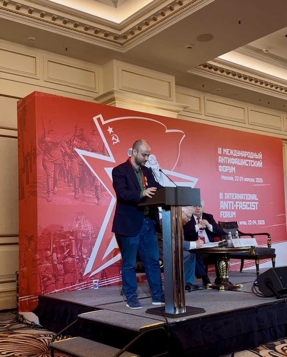 comunistes's tweet photo. 🤔Com fem front al feixisme?

👉 Aquests dies hem participat, a Moscou, al Segon Fòrum Antifeixista, amb organitzacions d'esquerres de tot el món, per tal d'intercanviar i posar en comú estratègies.

✊ En un dia tan especial com el d'avui, diem alt i clar que feixisme mai més! https://t.co/I5Cs4S14Je