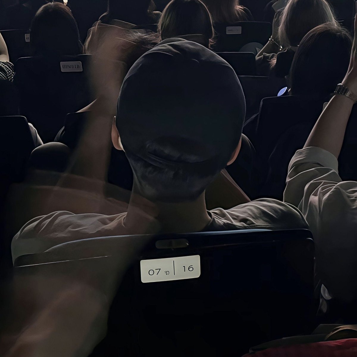 #SEHUN and his sexy broad shoulder 🥹🫶🏻