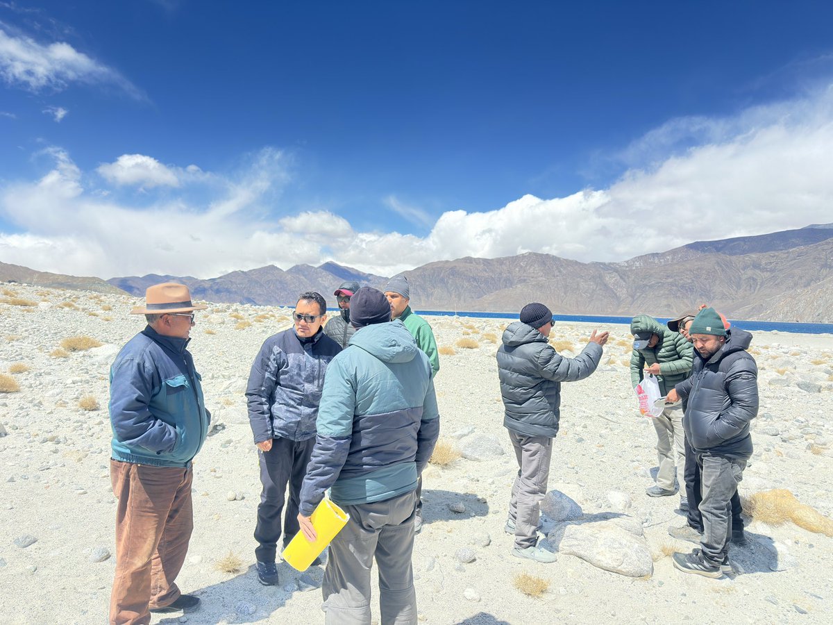 kstanzinladakh's tweet photo. #ConstituencyUpdates:
We visited sites with LREDA, PHE, & our contractor to finalize land for solar power plants in border villages.
- Phobrang: 100 KW
- Lukung, Spangmik, Merak: 330 KW each
Total: ₹20 Cr | Completion: This session!
#Ladakh #RenewableEnergy @lg_ladakh https://t.co/NAvUmYy3s9