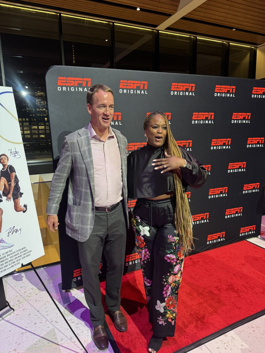 That face you make knowing Sunday dinner wasn't complete without me sneaking peeks at Peyton Manning on the kitchen TV while preparing dinner. The legendary QB is still one of my faves! 🙏🏾🧡🥰 #KiaJBrooks #PeytonManning #FullCourtPress  #Premier #NewYorkCity