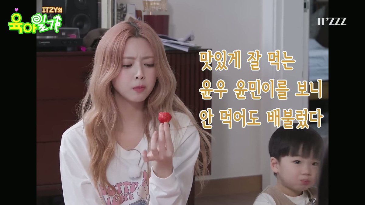 barbibii7's tweet image. 이번화는 유나가 너무 킥이었습니다! 말할 장면이 너무 많음😊! 끝까지 누나를 강조하고!😂 애기들보다 더잘먹고! GRAY색이야도 웃겼고! 그림일기도! 간만에 멱살! 그리고 제 프사인 류진이가 그린 유나2탄이 나올줄이야!!! 다들 너무 귀여웠어요🥰!!!
#ITZZZ #ITㅋㅋㅋ #ITZY의육아일기