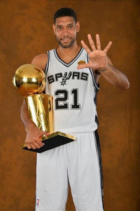Hoy cumple 49 años Tim Duncan:

➡ 19 temporadas en la NBA
➡ 26.499 puntos
➡ 15.095 rebotes
➡ 4.225 asistencias
➡ 5 anillos
➡ Rookie del Año
➡ 2 MVPs
➡ 3 MVPs Finales
➡ 10 veces Mejor Quinteto NBA
➡️ 8 veces Mejor Quinteto Defensivo NBA
➡ 15 veces All Star
➡ 1 Bronce