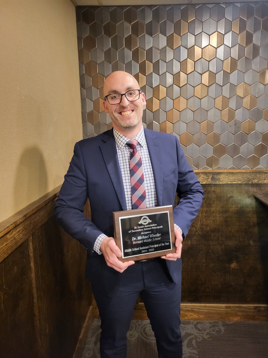 Congratulations to Dr. Michael Wheeler for being recognized as the 2025 SASSP Middle School Assistant Principal of the Year at our banquet last night.