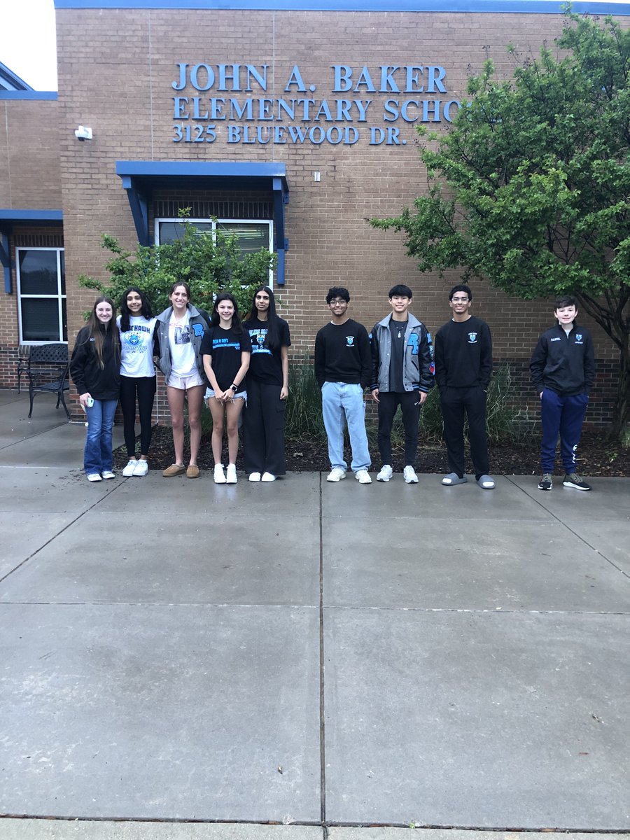 RH_SwimDive's tweet image. RH Swim, Dive, Water Polo out early this morning opening car doors at Baker and Furr Elementary! @PISD_Aquatics @RH_SwimDive @RHWaterPolo #InspireGreatness