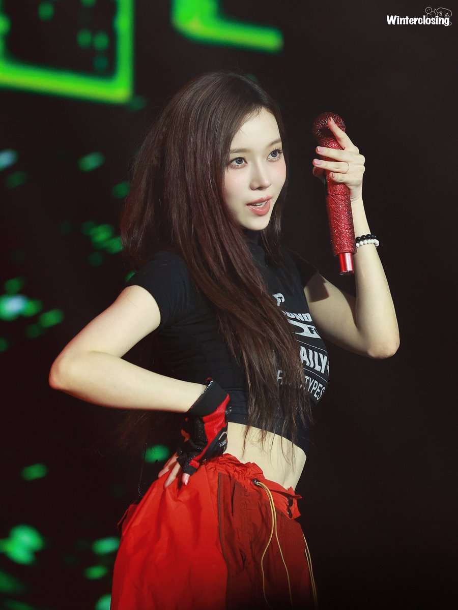 250425 FLOW3

Hot girl🥵

#aespa  #æspa #에스파 
#WINTER #윈터