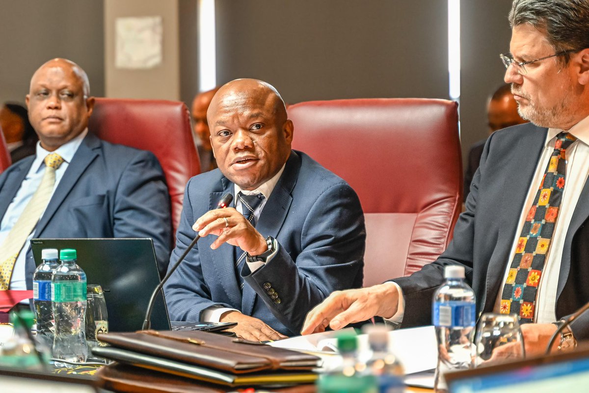 OCJ_RSA's tweet photo. The Heads of Court met with various government leaders to discuss infrastructure and security matters related to the Courts. https://t.co/utnWoDkWq4