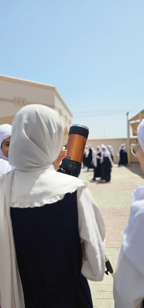 مدرسة الشموس بنت النعمان الأنصارية (١٠-١٢) (@alshomous1) on Twitter photo في جو من التشويق و الإثارة قامت الطالبات برصد البقع الشمسية باستخدام التلسكوب وذلك بالتعاون مع رئيس مرصد سمد الشأن الفاضل ماجد الفرعي من ضمن فعاليات ملتقى آفاق علمية
<a href="/EduGovNsq/">تعليمية شمال الشرقية</a>
#تعلم_مستدام
<a href="/samadobservator/">مرصد سمد الشأن</a> في جو من التشويق و الإثارة قامت الطالبات برصد البقع الشمسية باستخدام التلسكوب وذلك بالتعاون مع رئيس مرصد سمد الشأن الفاضل ماجد الفرعي من ضمن فعاليات ملتقى آفاق علمية
<a href="/EduGovNsq/">تعليمية شمال الشرقية</a>
#تعلم_مستدام
<a href="/samadobservator/">مرصد سمد الشأن</a>