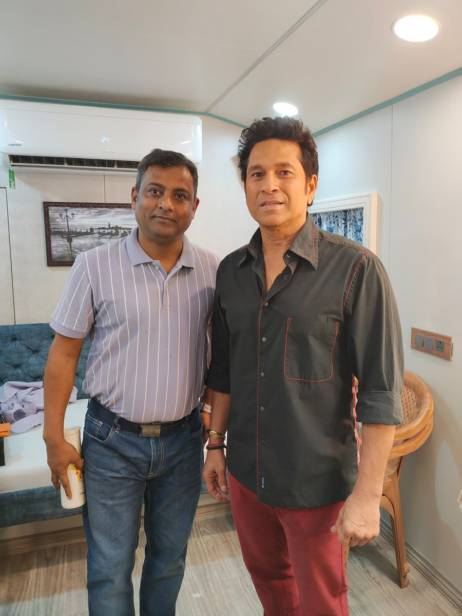 SSTalks_Saurabh's tweet photo. Happy b’day master! You have been my greatest source of inspiration. A small town boy growing up playing cricket in 80’s and 90’s would have never dreamt of being so close to “God of Cricket”. You are the reason for madness of cricket in all players in 25+ leagues. @sachin_rt https://t.co/Nn3lG6BI2Z