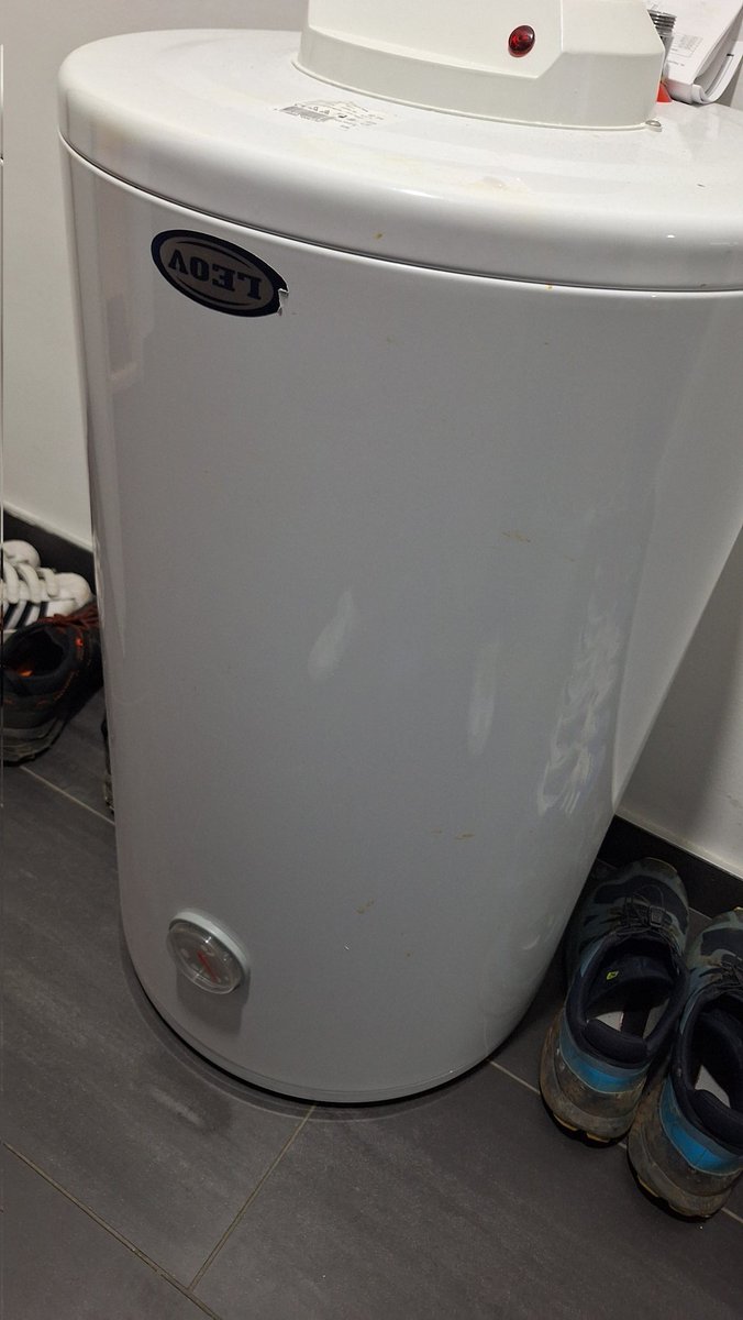 Ако знаете некој навистина да му треба бојлер Леов во функција, подарувам. Споделив на групана Дај не фрлај, и гледам дека се јавуваат истите кој се јавиле да земат точак, играчки, детска количка, или што и да сум давал.