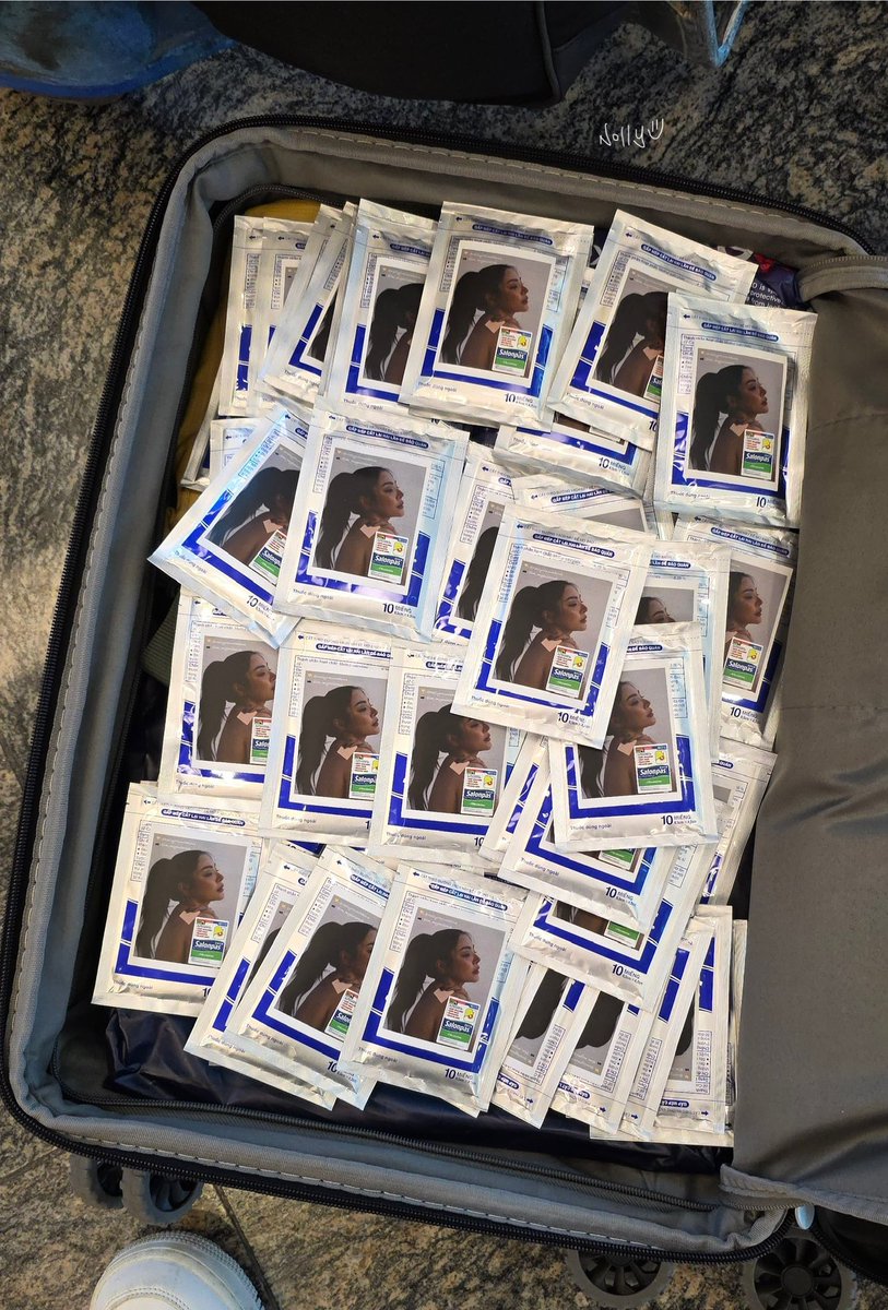 NollyMunchkins's tweet image. 🌻GIVEAWAY🌻
2025 FAYE FAN MEETING IN PHNOM PENH
- Begin Again

+*Secret item* Reveal… Salonpas! 🤣🤣🤣
(Gives you warmth and help in time of need)
See you tmr!

📅: 26 April 2025
📍: Aeon Mall Sen Sok City

#BeginAgain
#FayePeraya 
#FayeFMinPP
#FayeBeginAgainFMinCambodia
#Codex