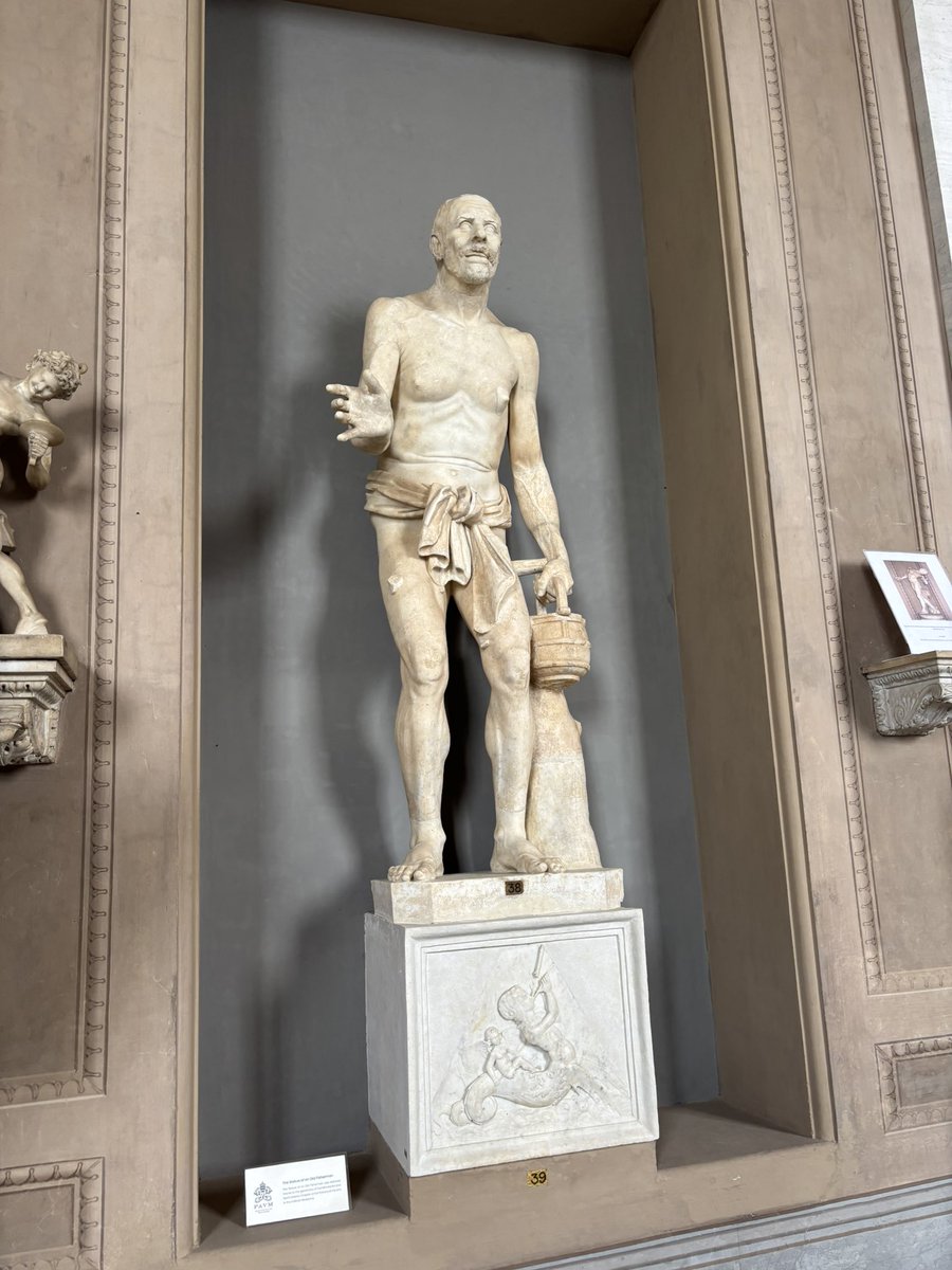 バチカンに古代のパチンカス居て草