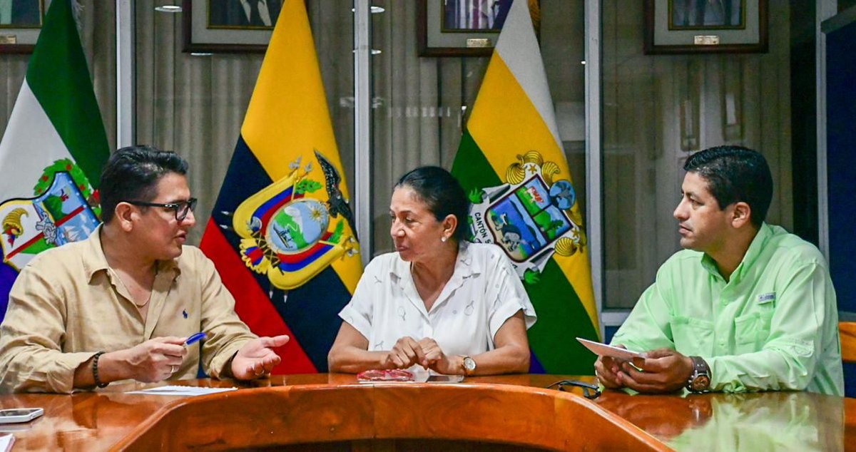 Gobierno Galápagos (@cggalapagos) on Twitter photo El presidente del <a href="/CGGalapagos/">Gobierno Galápagos</a>, Jimmy Bolaños, se reunió con la alcaldesa del <a href="/gadsantacruz/">GAD Municipal de Santa Cruz</a>, <a href="/FannyUribeLopez/">Fanny Uribe Lopez</a>, en el marco de una agenda de trabajo en territorio, con el objetivo de evaluar el progreso e impulsar los convenios suscritos en beneficio de la ciudadanía. El presidente del <a href="/CGGalapagos/">Gobierno Galápagos</a>, Jimmy Bolaños, se reunió con la alcaldesa del <a href="/gadsantacruz/">GAD Municipal de Santa Cruz</a>, <a href="/FannyUribeLopez/">Fanny Uribe Lopez</a>, en el marco de una agenda de trabajo en territorio, con el objetivo de evaluar el progreso e impulsar los convenios suscritos en beneficio de la ciudadanía.