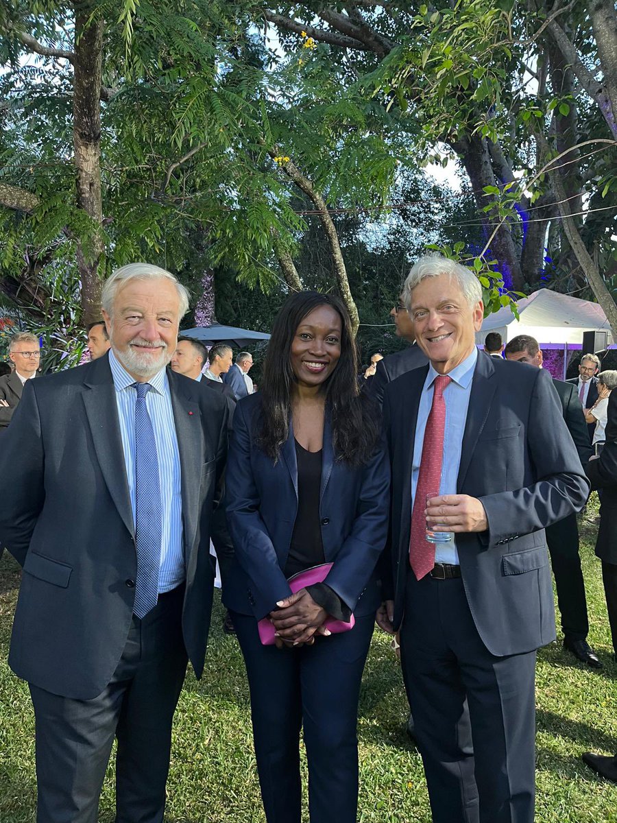 AL_Mesadieu's tweet photo. 🇫🇷🇲🇬Très heureuse d’avoir assisté à #Akamasoa à la toute 1ère édition des Journées “Se Lever et Combattre la/sa Pauvreté”, organisée chez le #PèrePedroOPEKA par les Fondations AXIAN &amp; Les  Entretiens en présence de notre ambassadeur à Madagascar @ambafrmada Arnaud Guillois https://t.co/6sZDztC37m