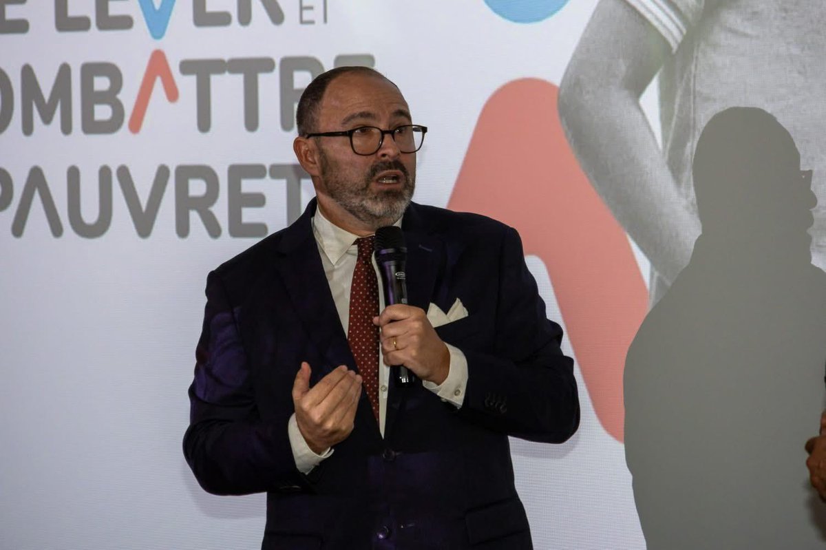 🇫🇷🇲🇬Très heureuse d’avoir assisté à #Akamasoa à la toute 1ère édition des Journées “Se Lever et Combattre la/sa Pauvreté”, organisée chez le #PèrePedroOPEKA par les Fondations AXIAN &amp; Les  Entretiens en présence de notre ambassadeur à Madagascar <a href="/ambafrmada/">France à Madagascar 🇫🇷 🇪🇺</a> Arnaud Guillois