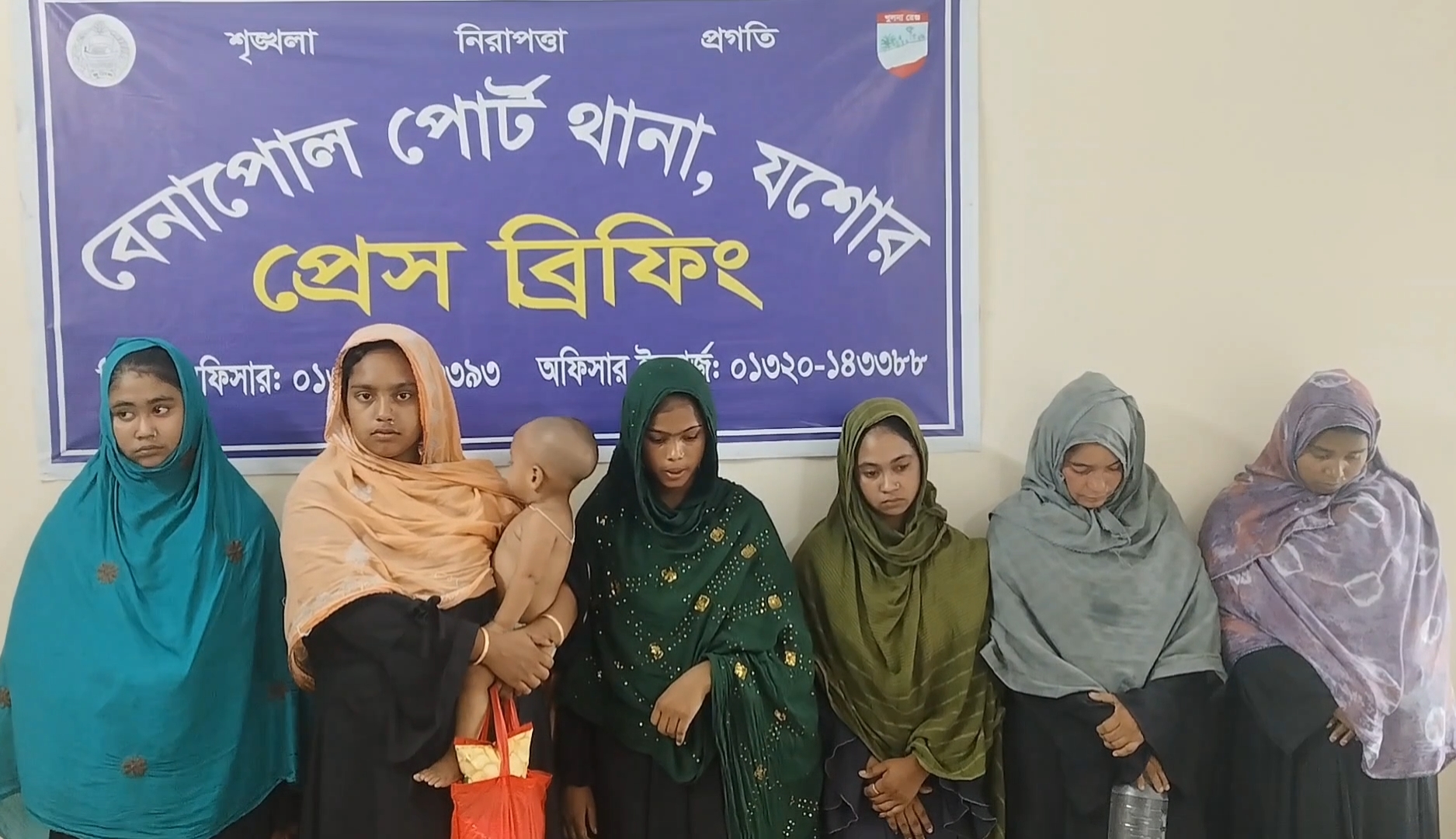 বেনাপোলে ছিনতাইয়ের সময় ব্রাহ্মণবাড়িয়ার ছয় নারী ছিনতাইকারীকে আটক করেছে পুলিশ