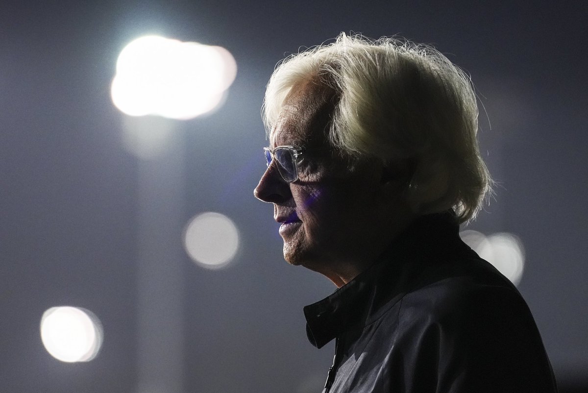 mattstonephotog's tweet image. Trainer Bob Baffert returns to Churchill Downs and found time to stop and admire the flowers outside his barn before training. All things #kyderby: courier-journal.com/kentucky-derby