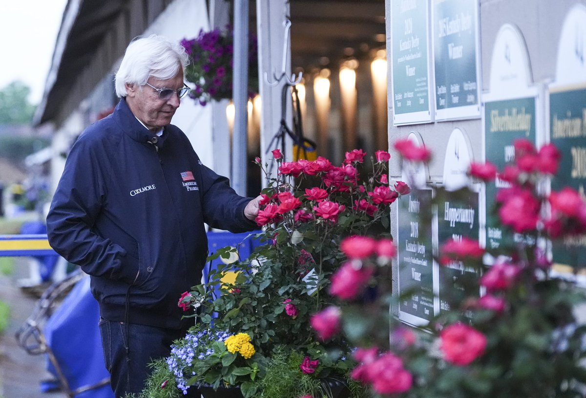 mattstonephotog's tweet image. Trainer Bob Baffert returns to Churchill Downs and found time to stop and admire the flowers outside his barn before training. All things #kyderby: courier-journal.com/kentucky-derby