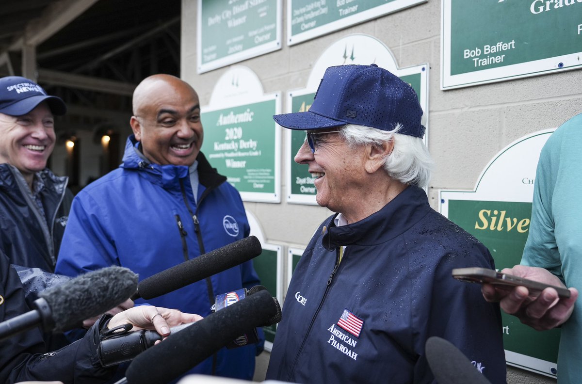 mattstonephotog's tweet image. Trainer Bob Baffert returns to Churchill Downs and found time to stop and admire the flowers outside his barn before training. All things #kyderby: courier-journal.com/kentucky-derby
