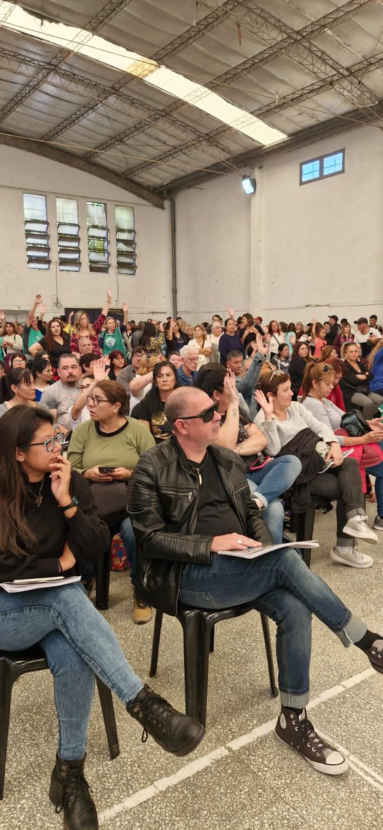 #ASAMBLEA de <a href="/AteEzeizaee/">ATE- Ezeiza-EE-SV</a> 

El 22/04 llevamos adelante la asam. de memoria y balance del año 2024 de la seccional  Ezeiza-EE-SV bajo la conducción de Jorge Ravetti.
Con la presencia de más de 700 trabajadores nac. prov. y muni.

Con el apoyo de <a href="/MercedesCabezas/">Maria Mercedes Cabezas</a> y Eliana Aguirre