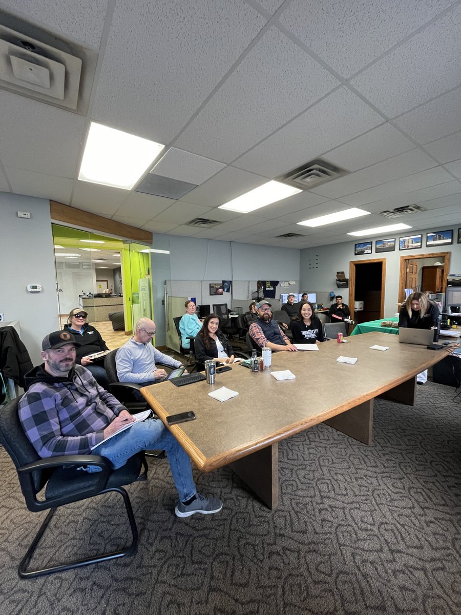 twincityroofs's tweet image. ✨SPRING KICKOFF HIGHLIGHT ✨

What better way to kickoff the spring season than with pizza, cookies, and a fantastic team?

We had a great time planning for the new season, collaborating with departments, and gaining more industry knowledge!

#SpringKickoff