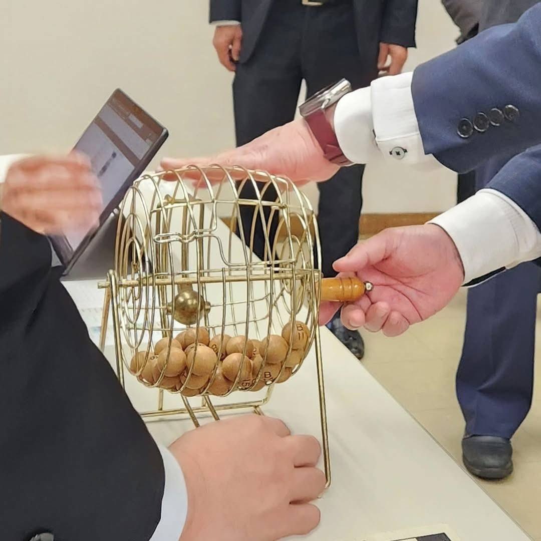4月25日(金)、第16回ビバコン第2回実行委員会でした。
応募状況や今後について。スケジュール等一通り報告後、実行委員が出場者のみなさんに代わり、一次予選演奏順の抽選を行いました！

#チェロ #チェロコンクール #イベントホール #文化ホール #兵庫県 #養父市 #養父 #ボランティアスタッフ募集