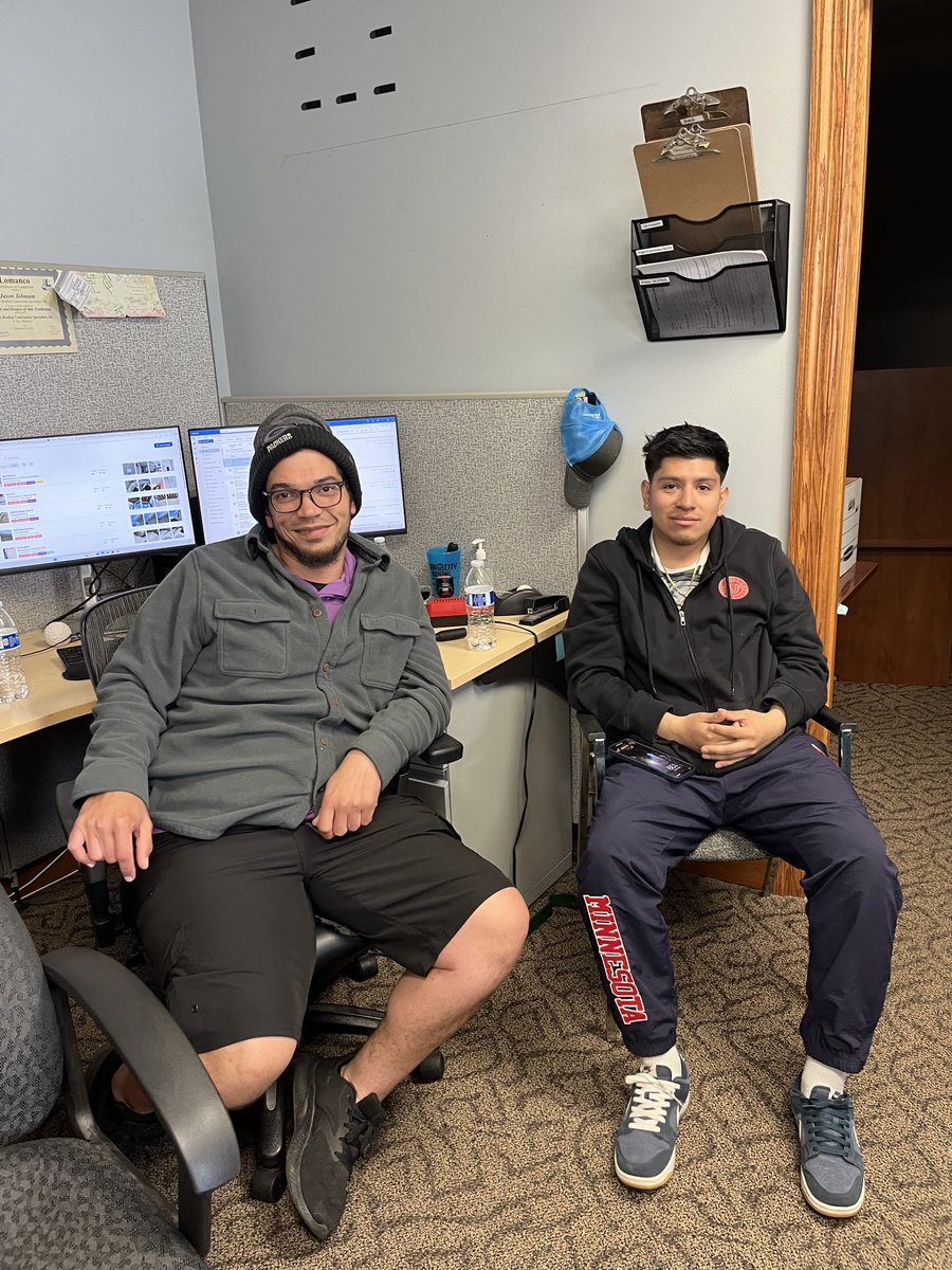 twincityroofs's tweet image. ✨SPRING KICKOFF HIGHLIGHT ✨

What better way to kickoff the spring season than with pizza, cookies, and a fantastic team?

We had a great time planning for the new season, collaborating with departments, and gaining more industry knowledge!

#SpringKickoff