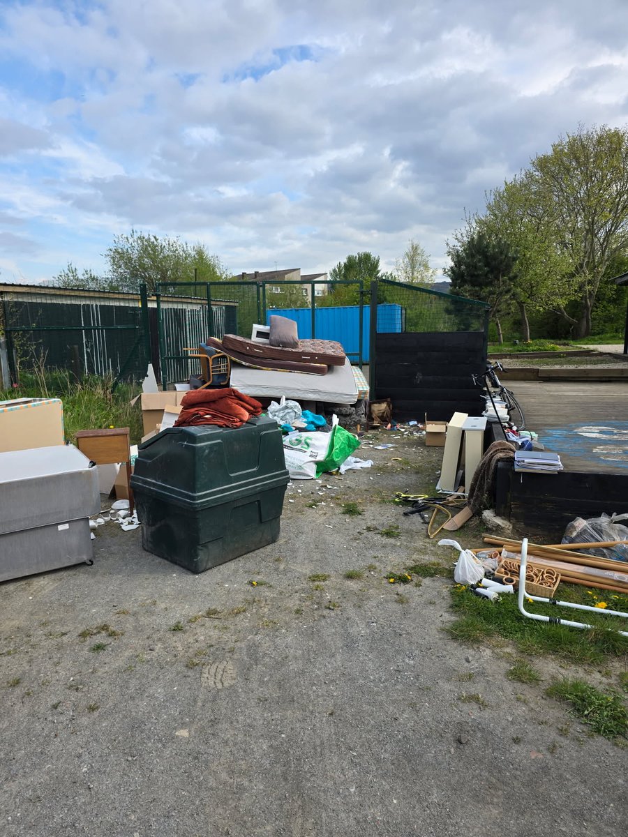 Sean Barry (@bridge8hub) on Twitter photo Dear <a href="/Edinburgh_CC/">The City of Edinburgh Council</a> #urgent #flytipping <a href="/Bridge8Hub/">Sean Barry</a> . This has been dumped this afternoon and now is a #serious #fire #hazard. Please assist. We have customers tomorrow using the hub... May need to close π Dear <a href="/Edinburgh_CC/">The City of Edinburgh Council</a> #urgent #flytipping <a href="/Bridge8Hub/">Sean Barry</a> . This has been dumped this afternoon and now is a #serious #fire #hazard. Please assist. We have customers tomorrow using the hub... May need to close π