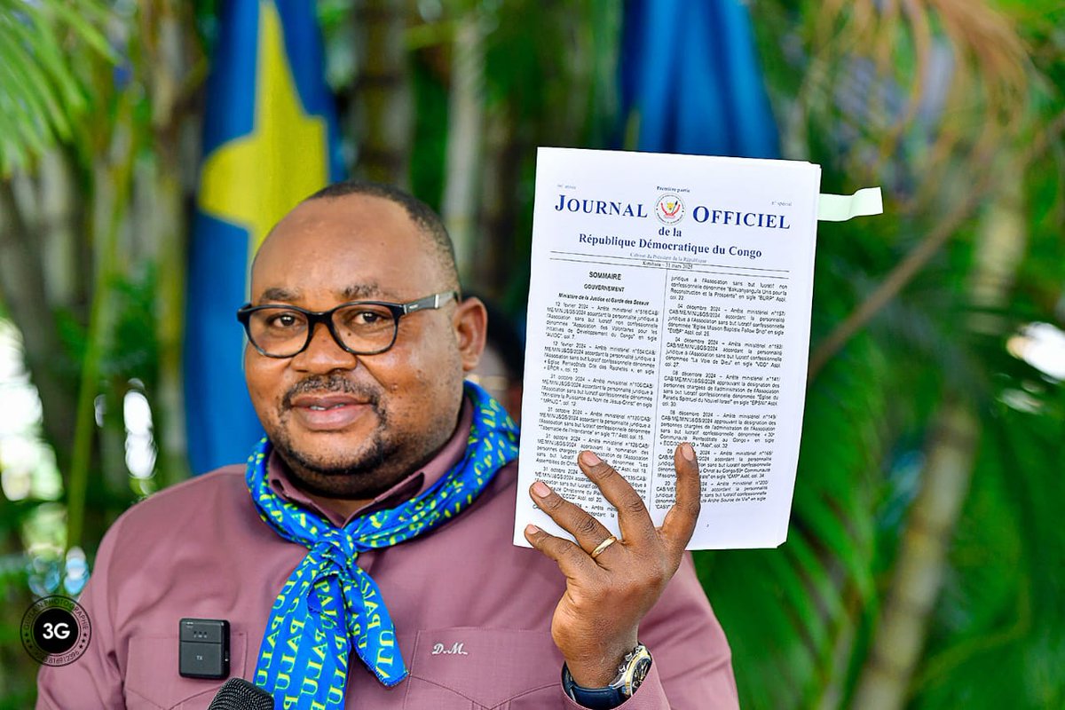 Ndeko TAMPAKA PUATI G-D (@gtampaka11384) on Twitter photo Chaque temps est lié à un événement, et chaque événement à un animateur.
La seule personne qui peut engager le #PALU d'Antoine GIZENGA, son dernier fils et successeur indiscutable:
Me <a href="/Didiermazenga/">Didier Mazenga</a>, SGCP.
La récréation est finie.
<a href="/unionsacreerdc/">Site officiel de l'Union Sacrée de la Nation</a> <a href="/Presidence_RDC/">Présidence RDC 🇨🇩</a> <a href="/shabani_lukoo/">SHABANI Lukoo J.</a> Chaque temps est lié à un événement, et chaque événement à un animateur.
La seule personne qui peut engager le #PALU d'Antoine GIZENGA, son dernier fils et successeur indiscutable:
Me <a href="/Didiermazenga/">Didier Mazenga</a>, SGCP.
La récréation est finie.
<a href="/unionsacreerdc/">Site officiel de l'Union Sacrée de la Nation</a> <a href="/Presidence_RDC/">Présidence RDC 🇨🇩</a> <a href="/shabani_lukoo/">SHABANI Lukoo J.</a>