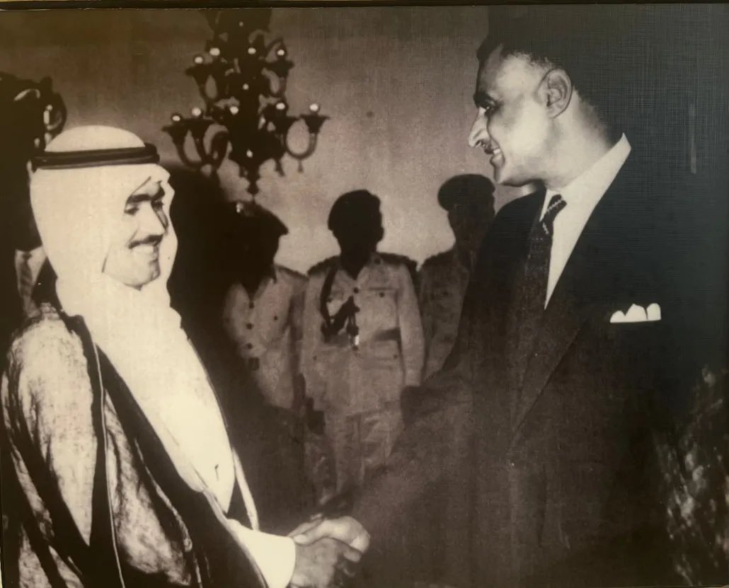 Ahmadaljaralah's tweet photo. تشرفت بلقاء رؤساء مصر الكرام: #جمال_عبدالناصر و #أنور_السادات و #حسني_مبارك و #عبدالفتاح_السيسي.
حوارات أثرية أكدت عمق العلاقات الأخوية والتاريخية بين الكويت ومصر وشعبيهما.
نتطلع معاً إلى مزيد من التعاون والازدهار !!! 
#الكويت #مصر #العرب_تايم #جريدة_السياسة #احمد_الجاراللة https://t.co/Wghaa9qxch
