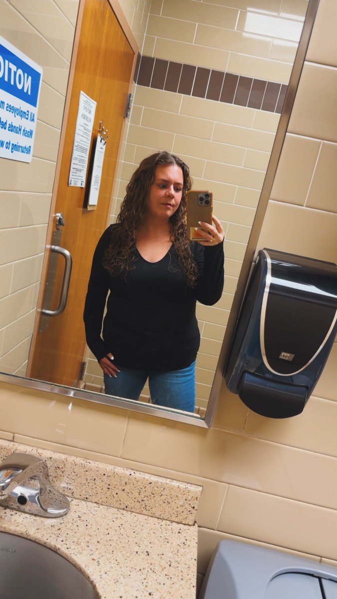 Samantha12Sue's tweet photo. #mirror #mirrors #MirrorSelfie #selfie #smile #happy #MidSize #SmallFat #curvy #LongHair #CurlyHair #AEjeans #AmericanEagle #ThickThighsSaveLives #Thick #ThickThighsPrettyEyes https://t.co/fHTsk2xazA