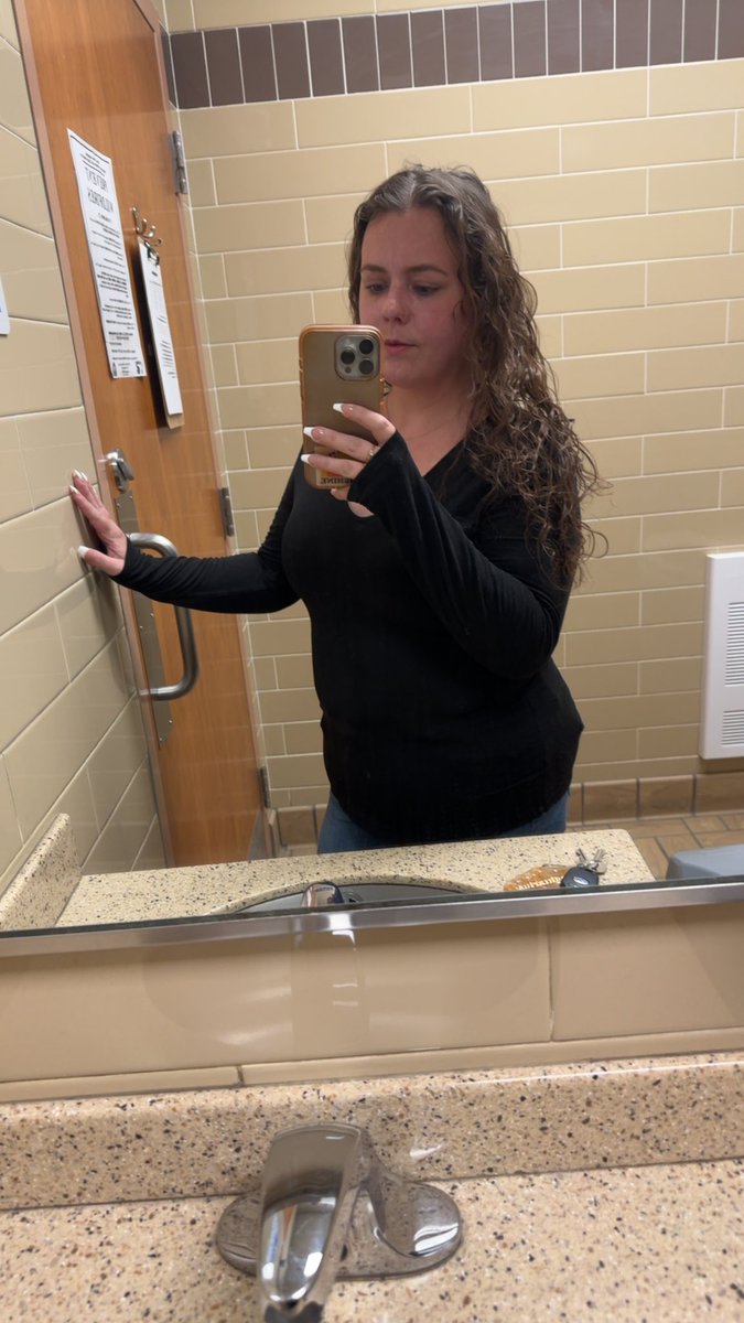 Samantha12Sue's tweet photo. #mirror #mirrors #MirrorSelfie #selfie #smile #happy #MidSize #SmallFat #curvy #LongHair #CurlyHair #AEjeans #AmericanEagle #ThickThighsSaveLives #Thick #ThickThighsPrettyEyes https://t.co/fHTsk2xazA