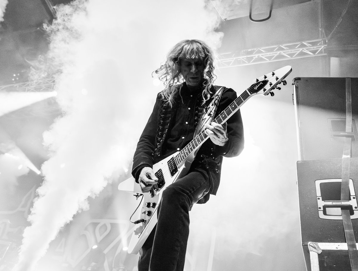 Wishing the Riff Lord Brian Tatler a very happy birthday! 🎸⚡🎂🥳 
📸 Claudia Pospichal
 #diamondhead #briantatler #rifflord