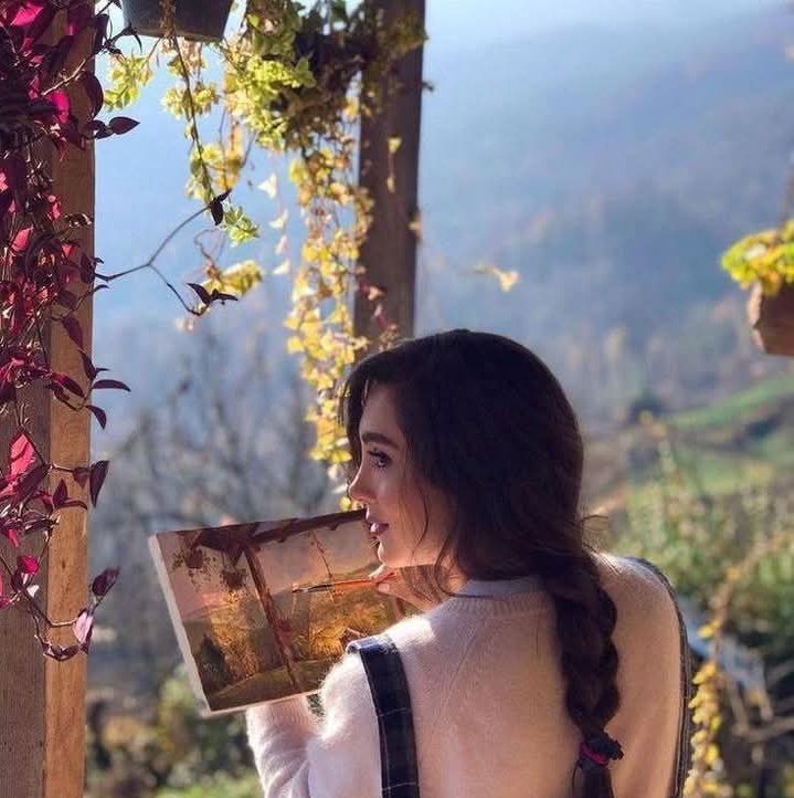 میں سن چکا ہوں اسے آنکھ کی سماعت سے
وہ دیکھنے میں محبت کی بات جیسا ہے
ن م🌹🥀🥀🥀