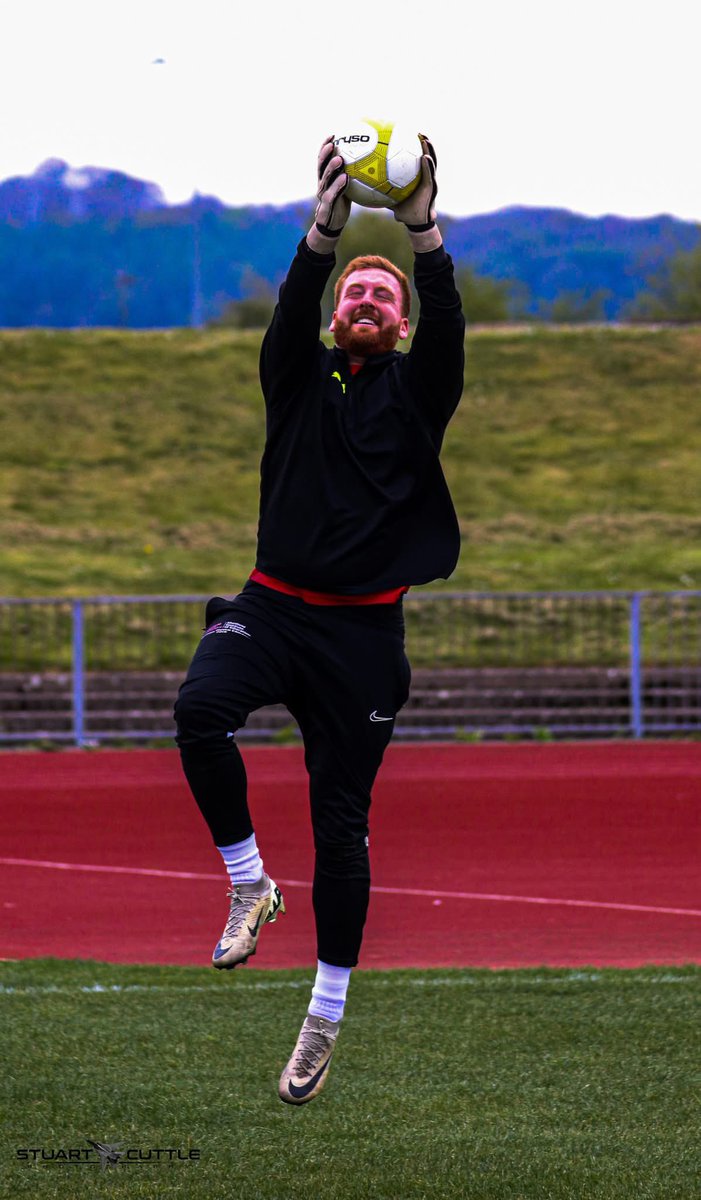 Season done ✅ What a season it’s been! I’ve come on miles, started in step 6, finished in step 4. So many positives but this picture has summed it up for me 😄 just pure enjoyment! Most proud about sticking to my own values, can’t wait for next season, open to offers 🧤25/26 ⏳
