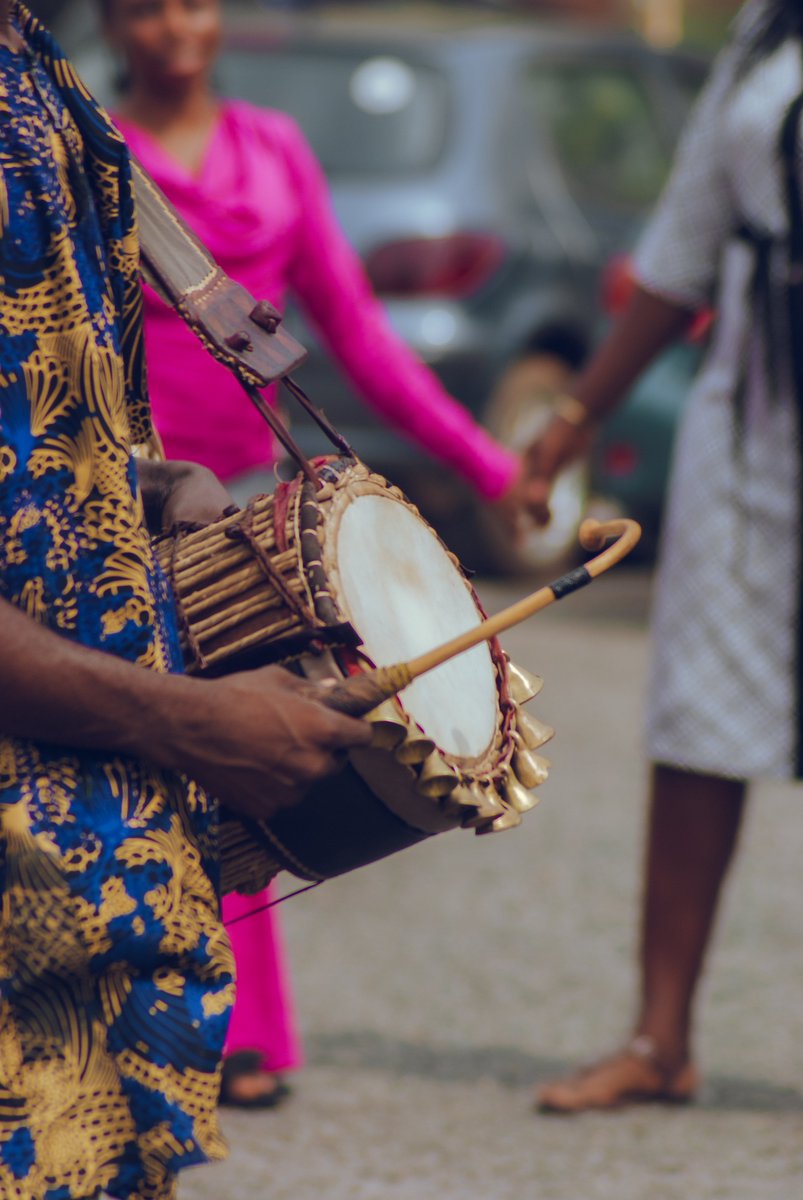 the_tryb's tweet photo. There's something about these moments, the man and his talking drum. I couldn't let this timeless moment go to waste, so I captured it, and it came out stunning! https://t.co/1NCvt2gilL