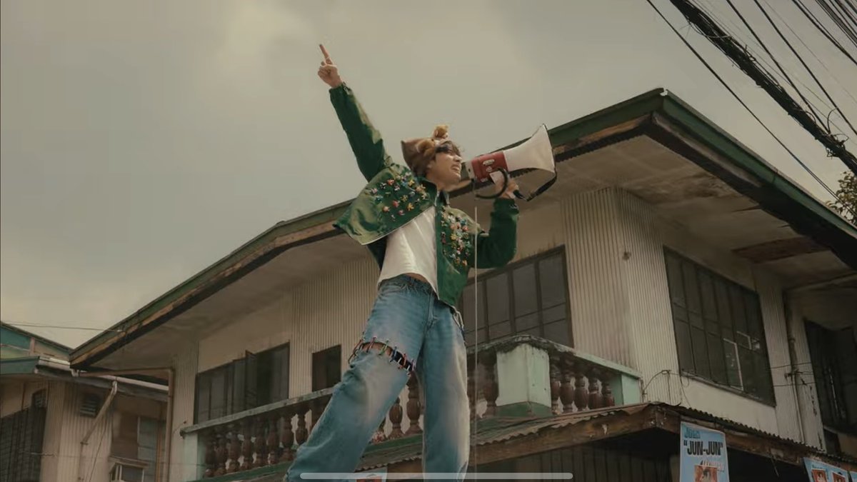 Mench Tilendo 🇵🇭🇵🇸 (@menchongdeee) on Twitter photo Some of my favorite scenes from <a href="/SB19Official/">SB19 Official</a>’s. ‘DUNGKA’ music video! Matapang, politikal, kontra-agos. Sa karera ng eleksyon na ang daming nambubudol sa mga Pilipino, mayroong Filipino artists na pumapalag nang ganito! Angas. Saludo, SB19! 🔥
#DUNGKAMVOutNow Some of my favorite scenes from <a href="/SB19Official/">SB19 Official</a>’s. ‘DUNGKA’ music video! Matapang, politikal, kontra-agos. Sa karera ng eleksyon na ang daming nambubudol sa mga Pilipino, mayroong Filipino artists na pumapalag nang ganito! Angas. Saludo, SB19! 🔥
#DUNGKAMVOutNow