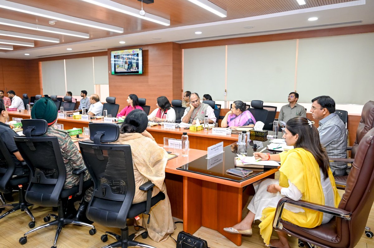 _NSSIndia's tweet photo. The National NSS Advisory Council Meeting convened today at SAI, New Delhi under the esteemed leadership of HMYAS Dr. Mansukh Mandaviya ji and Hon’ble MoS Smt. Raksha Khadse ji, to deliberate upon and review various NSS programmes and initiatives. https://t.co/eLDRkgRDe8
