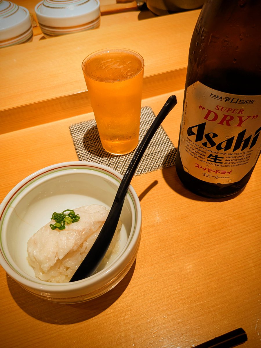 今日の一品
四谷　-すし処　志げる-　より
クエ　蒸し寿司
アサヒスーパードライ
#ミシュラン #グルメ #寿司 #ニューハーフ好きと繋がりたい