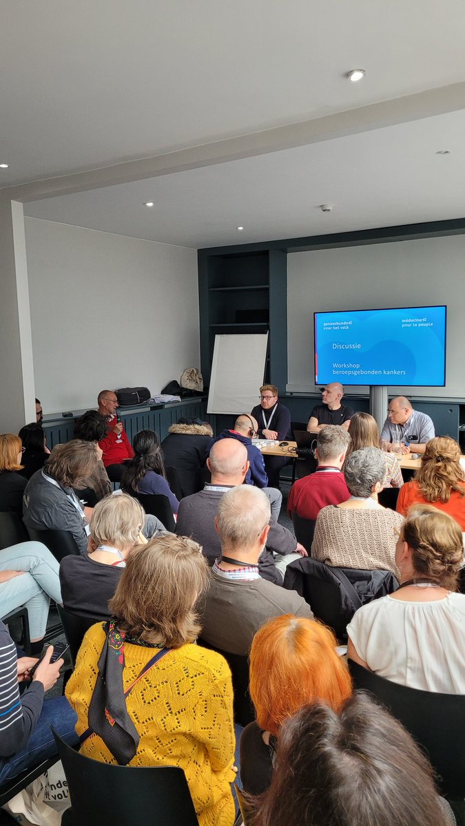 Iedereen mocht twee workshops kiezen uit een aanbod van 7 boeiende opties. Deze zijn elk tweetalig in kleinere groepen te volgen dankzij onze vertalers. Bedankt voor ieders bijdrage!
<a href="/GnkVoorHetVolk/">Geneeskunde Voor Het Volk</a> 

#rechtopgezondheid #arbeid #werkbaarwerk