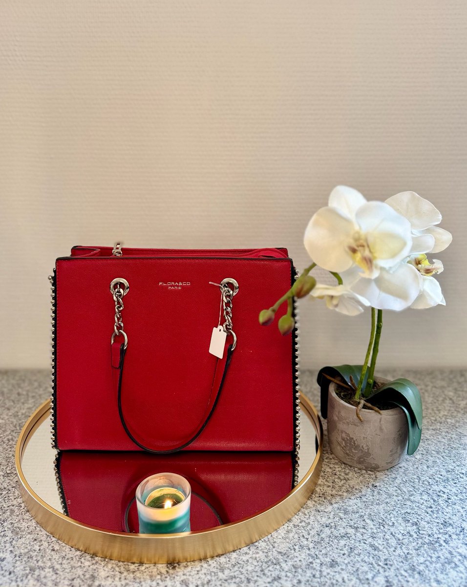 Chose promise, chose due !
Notre nouvel arrivage de sacs est là !
✨👜 Nouveaux modèles
🔥 Style &amp; qualité

Écris-nous en DM ou sur WhatsApp wa.me/237694483142 si intéressé 
📩📲

1,2,3 - 25.000 Fcfa
4- 20.000 Fcfa