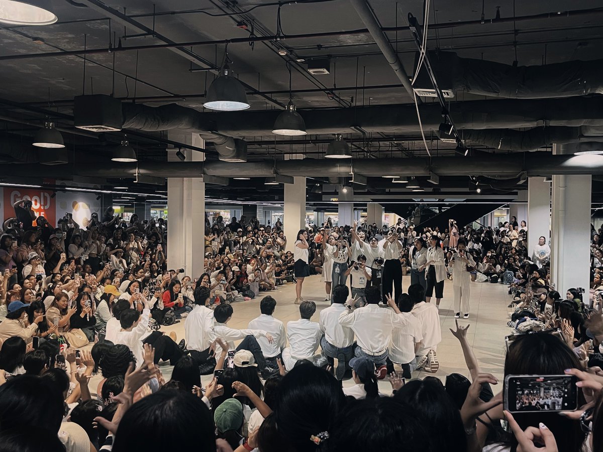 LegendNgernOfficial (@legendngernnn) on Twitter photo ก่อนอื่นต้องขอแสดงความยินดีกับทางสตูดิโอวาบิซาบิ <a href="/wabisabiTH/">Studio Wabi Sabi</a> เงิน อนุภาษ และน้องๆนักแสดงทุกท่านด้วยนะคะ ที่ได้ฤกษ์อันเป็นมงคล ในการจัดพิธีบวงสรวงเอาฤกษ์เอาชัยในการถ่ายทำซีรี่ส์ #FoureverYouProjectPart2 ในวันนี้ ขอให้ทุกอย่างราบรื่น สมดังใจปราถนาเอาไว้ทุกประการ ก่อนอื่นต้องขอแสดงความยินดีกับทางสตูดิโอวาบิซาบิ <a href="/wabisabiTH/">Studio Wabi Sabi</a> เงิน อนุภาษ และน้องๆนักแสดงทุกท่านด้วยนะคะ ที่ได้ฤกษ์อันเป็นมงคล ในการจัดพิธีบวงสรวงเอาฤกษ์เอาชัยในการถ่ายทำซีรี่ส์ #FoureverYouProjectPart2 ในวันนี้ ขอให้ทุกอย่างราบรื่น สมดังใจปราถนาเอาไว้ทุกประการ