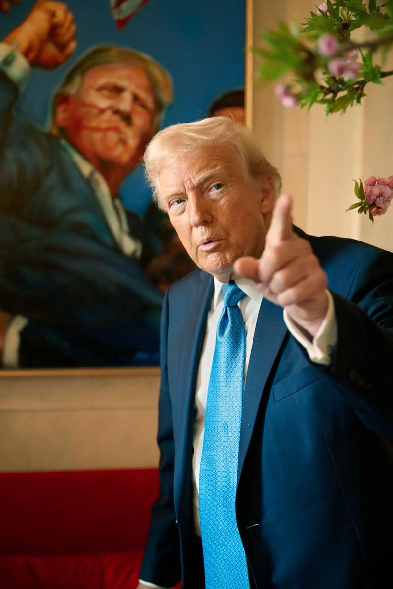 the portrait from the times interview is btw definitely not the one Putin sent him as a gift.