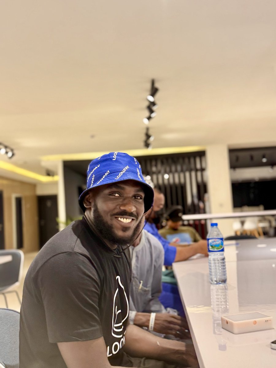 _cryptochulo's tweet image. Live at the @base batch workshop Abuja !!! Had to rep @loonpay 

#basebatch #base