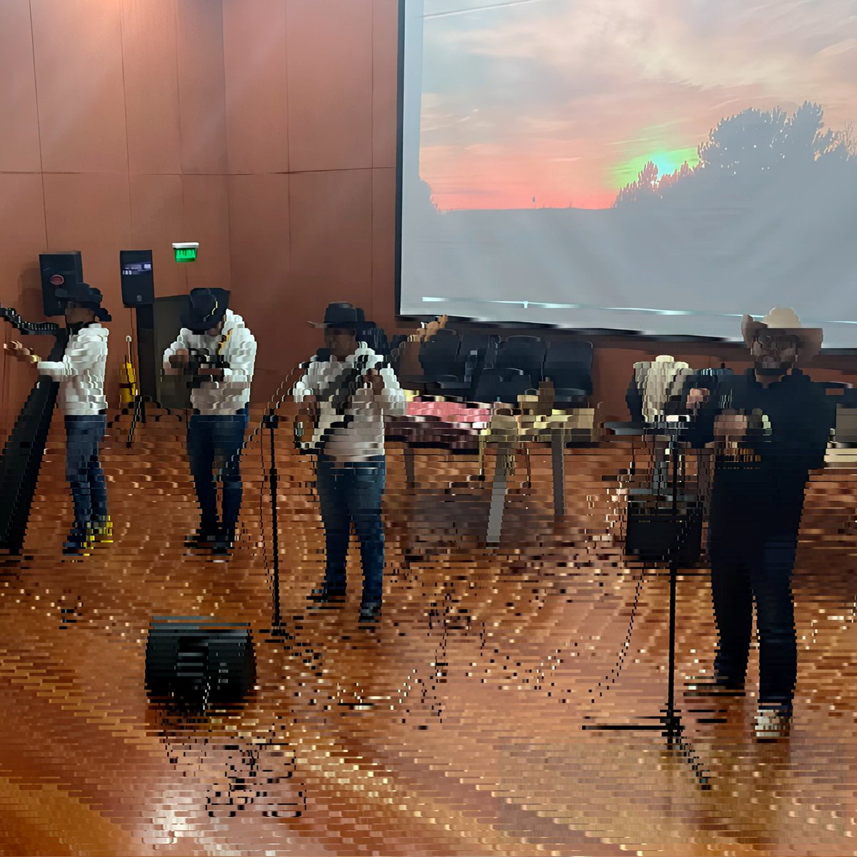 CANAPIAREji's tweet photo. Maravilloso paso por la @udistrital
#joropo #canapiare #JoropoAlternativo #MúsicaLlanera https://t.co/u8LiXIhZyE