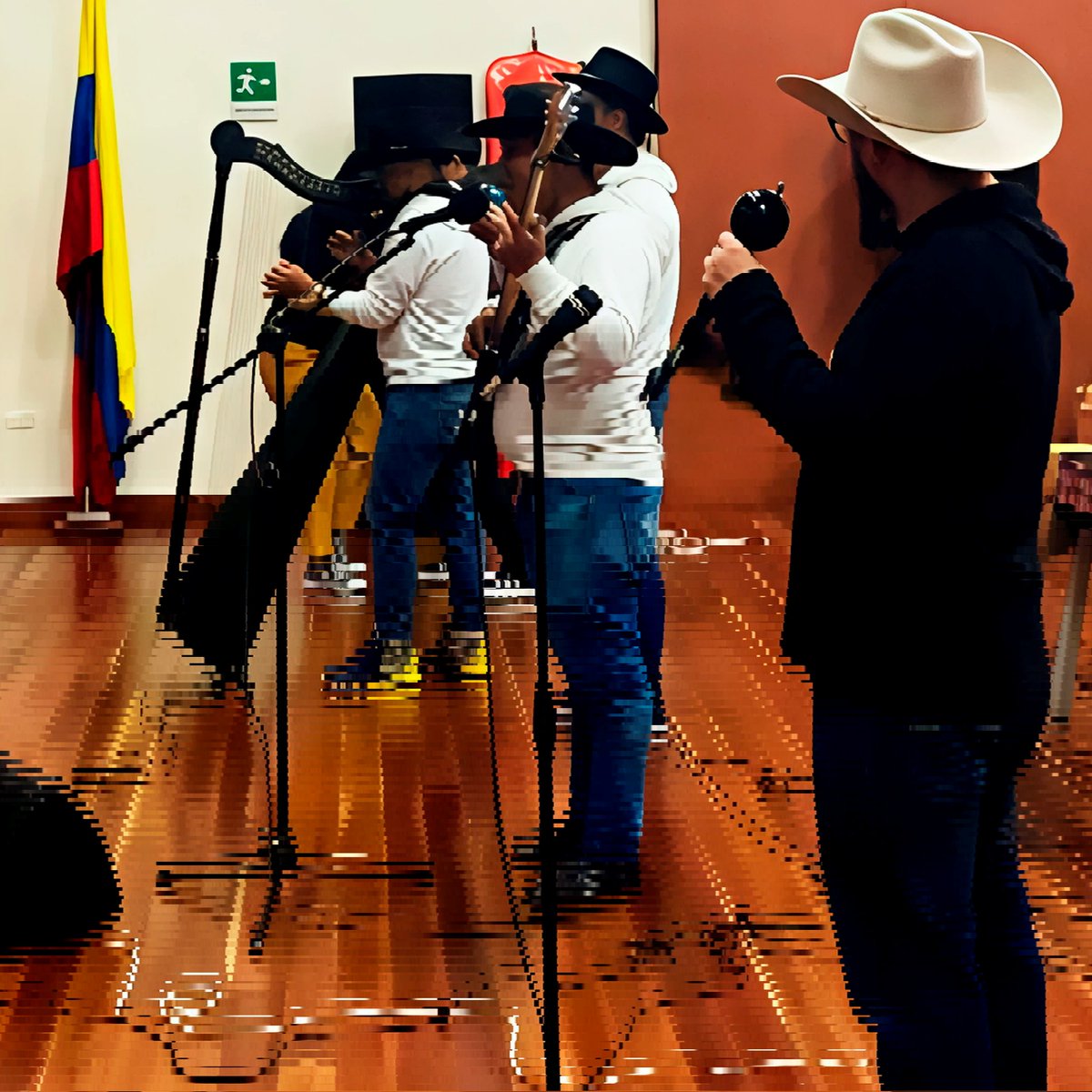 CANAPIAREji's tweet photo. Maravilloso paso por la @udistrital
#joropo #canapiare #JoropoAlternativo #MúsicaLlanera https://t.co/u8LiXIhZyE