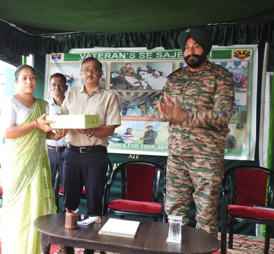 Cooch Behar. Veteran &amp; war widows joined a meeting by Sainik Board &amp; Army. Tribute paid to Hav Jhantu Ali. Key demands: Pvt Hospital ECHS empanelment, ZSB renovation, award of gallantry honours at Raj Bhawan.#VeteranSeSajedari <a href="/MamataOfficial/">Mamata Banerjee</a> <a href="/easterncomd/">EasternCommand_IA</a>
