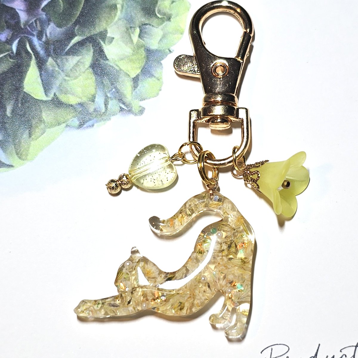 FuuuFuwa's tweet photo. かわいい猫のキーホルダー🐱
完成しましたっ(*ˊᵕˋ*)
#レジン
#キーホルダー
#アクセサリー
#resin #accessory
#handmade #cat https://t.co/KgwlnzqWtN