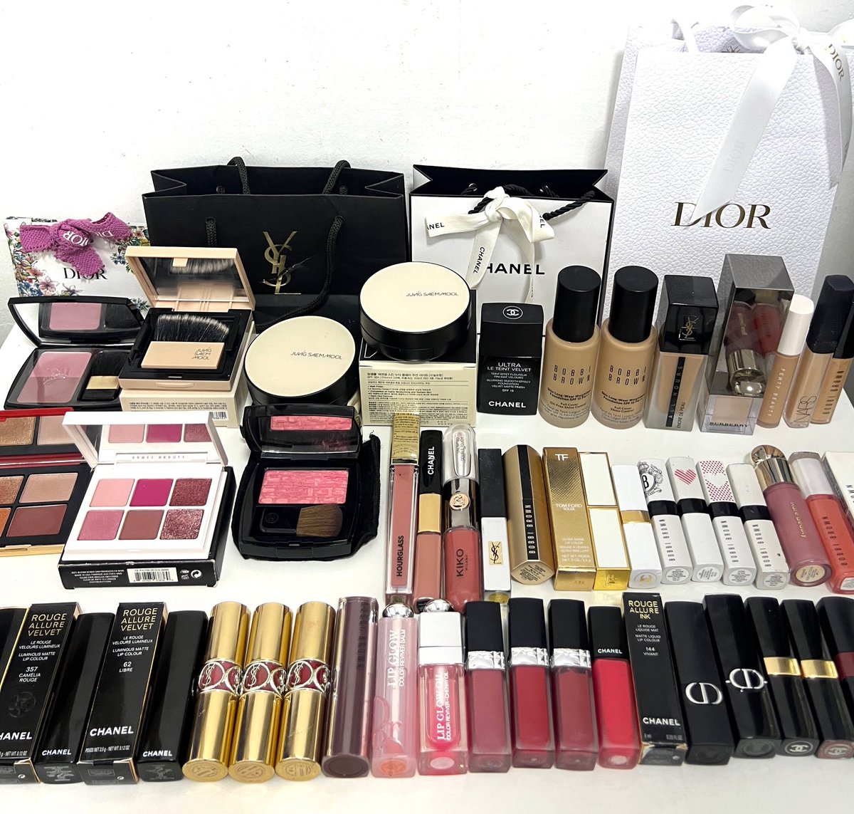 usedby_february's tweet photo. Preview เครื่องสำอางแบรนด์แท้มือ1-2 ส่งฟรีทุกชิ้นค่ะ มีมากกว่าในรูปค่ะ ลงวันเสาร์ 20.00ค่ะ #ส่งต่อเครื่องสำอาง #เครื่องสําอางมือ2 #ส่งต่อลิปสติก #เสื้อผ้ามือสอง #คสอมือ2 #เสื้อผ้ามือ2 #ส่งต่อสกินแคร์ #พรีออเดอร์ #ลิปdior #ลิปสติกchanel #ส่งต่อน้ำหอม #amuse #ส่งต่อคุชชั่น #โล๊ะตู้ https://t.co/4WkXoNjpbn